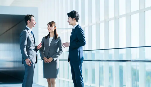 2つの「エンゲージメント」とは｜ワーク・エンゲイジメントと従業員エンゲージメントの違いを解説