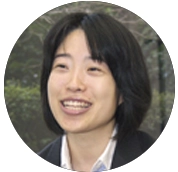 山根　郁子　氏